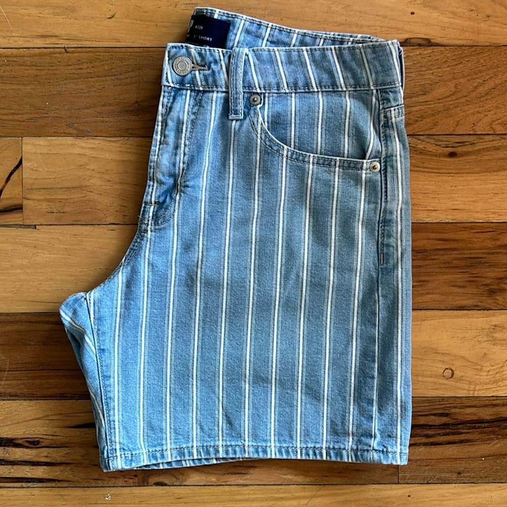 🌺GAP 100% Cotton 5” Striped Denim Shorts - Picture 2 of 5